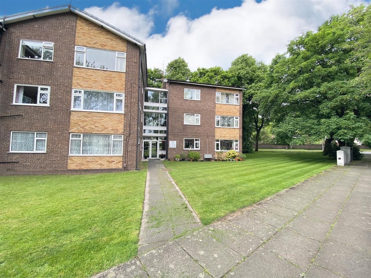 2 bed flat for sale in Menlove Court, Menlove Avenue, Liverpool L18