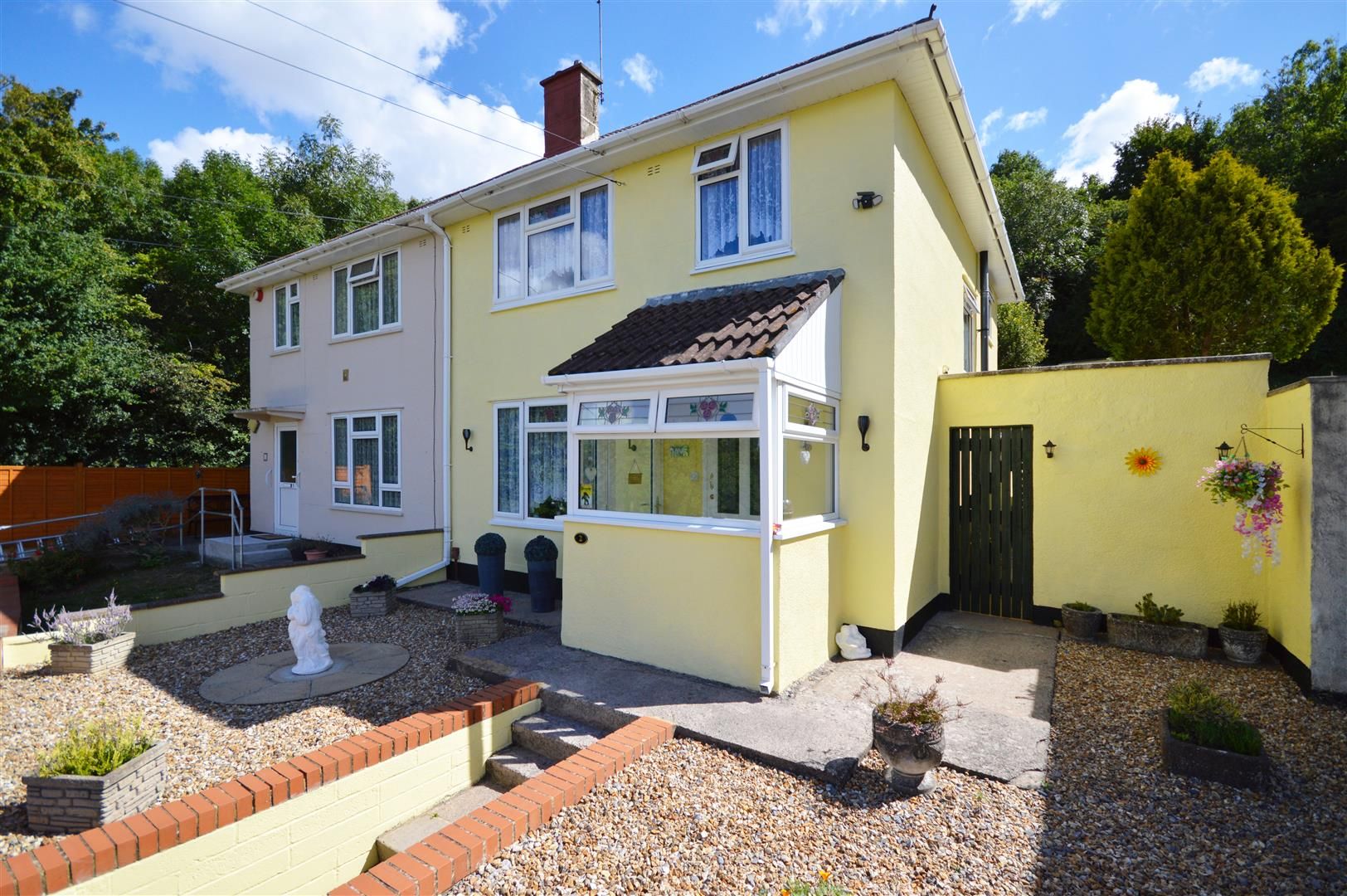 3 bed semidetached house for sale in Newnham Close, Stockwood, Bristol