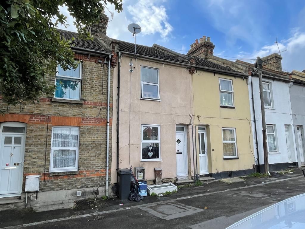 3 bed block of flats for sale in 27 Castle Road, Chatham, Kent ME4 Zoopla
