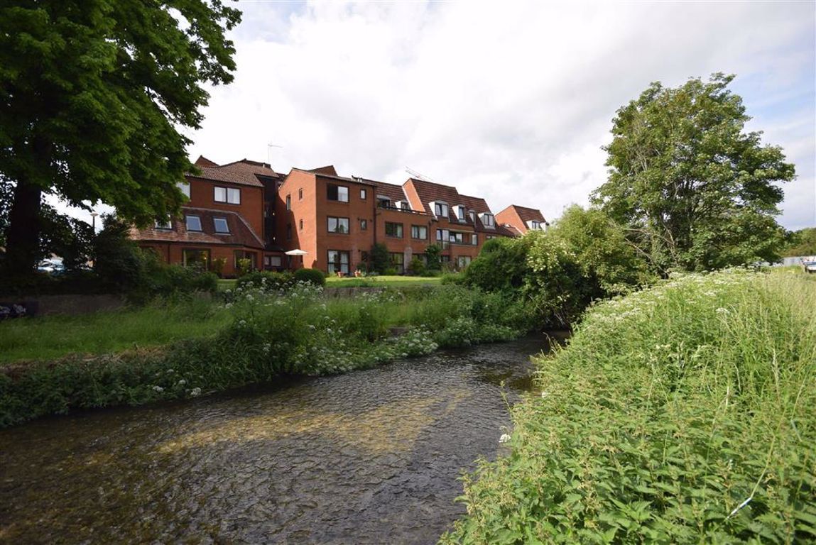 Home Park House, Farnham, Surrey GU9  