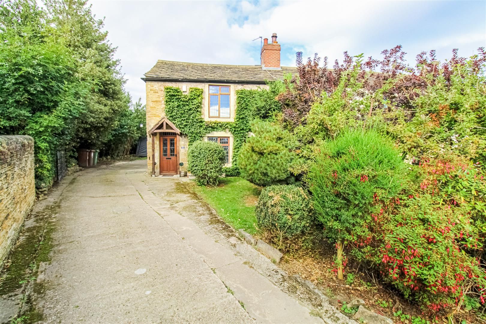 2 bed cottage for sale in South Parade, Ossett WF5 Zoopla