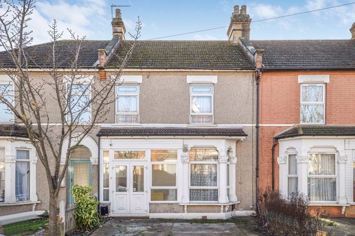 3 bed property to rent in Bedford Road, Ilford IG1 Zoopla