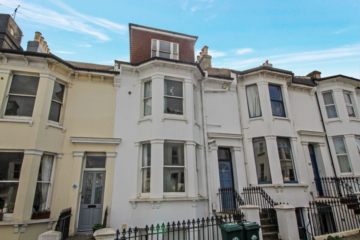 2 bed flat for sale in Roundhill Crescent, Brighton BN2 Zoopla