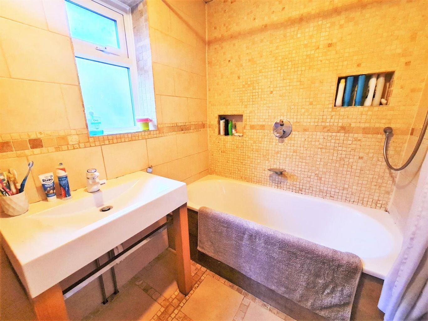 3 bed semidetached house for sale in 31, Meadfield, Edgware HA8 Zoopla