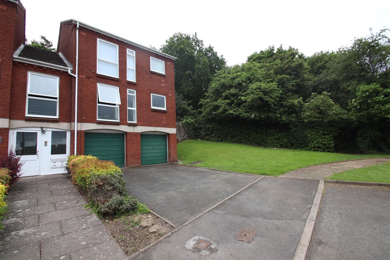 2 bed flat to rent in Princess Crescent, Halesowen B63 Zoopla