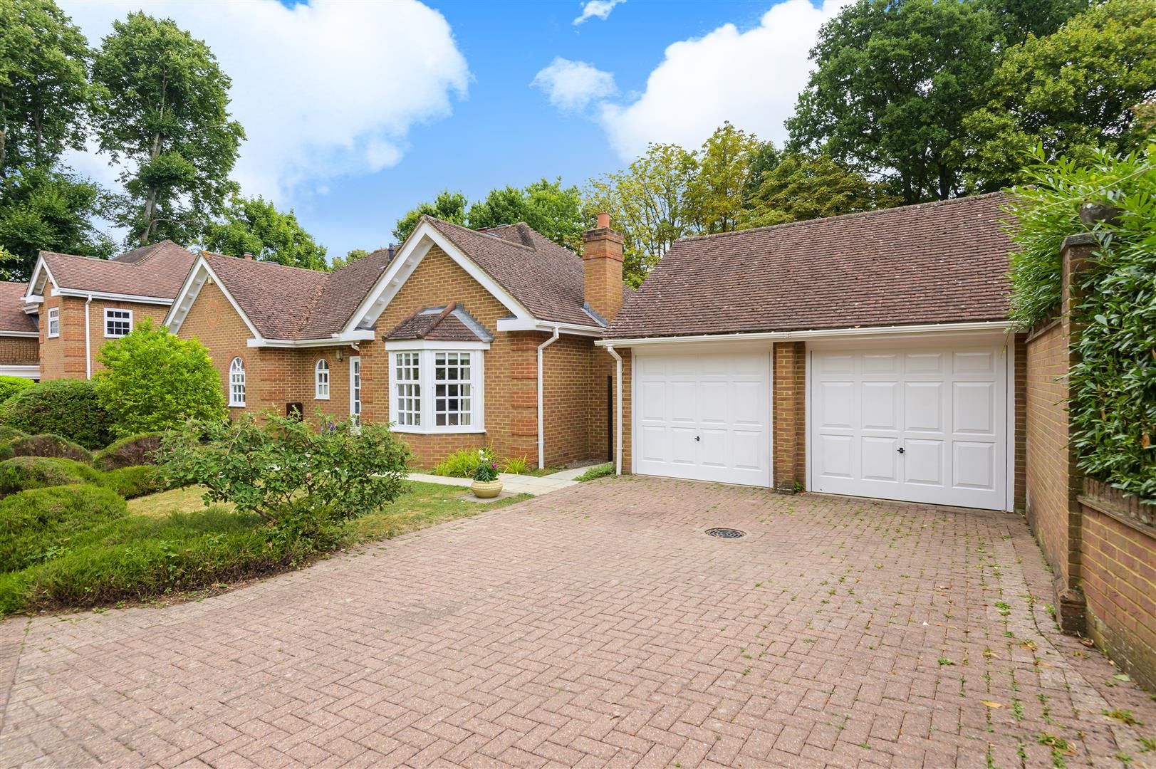 4 bed detached bungalow for sale in Allen House Park, Hook Heath