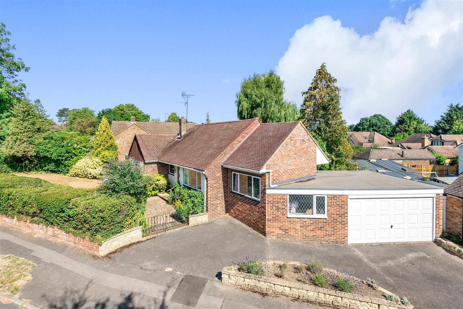 3 bed bungalow for sale in Oaklands Drive Wokingham, Berkshire RG41