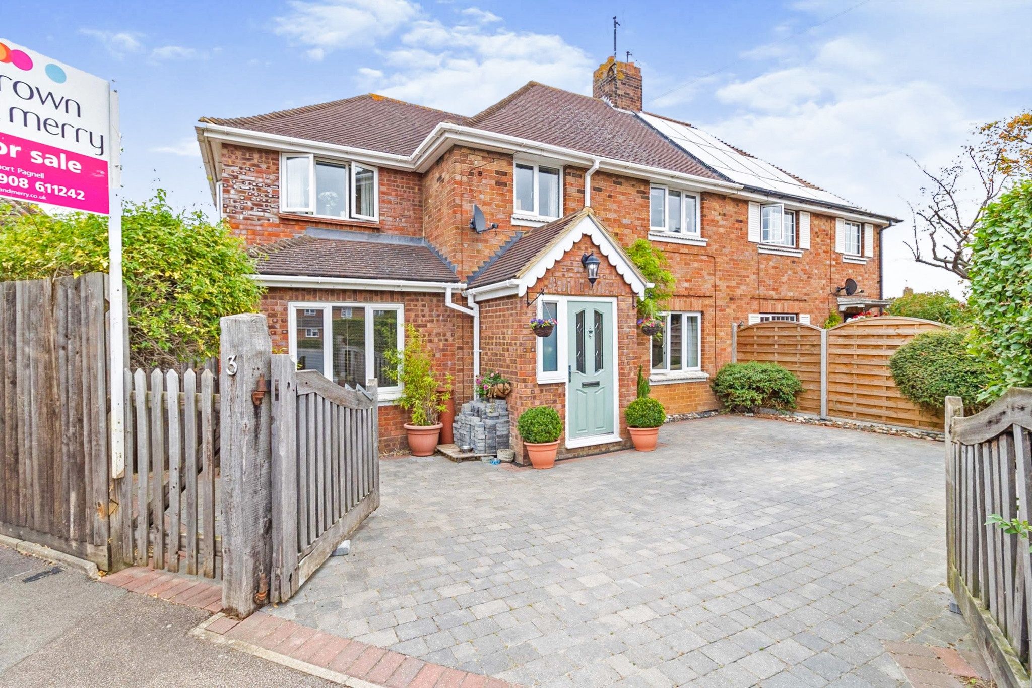 4 bed semidetached house for sale in Carrington Road, Newport Pagnell