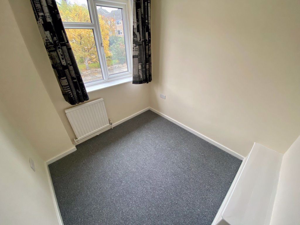 3 bed semidetached house to rent in Deepdale Avenue, Stapleford