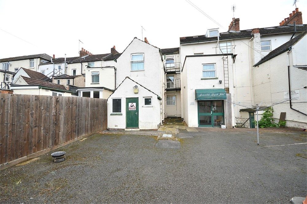 17 bed terraced house to rent in Royal Terrace, Barrack Road