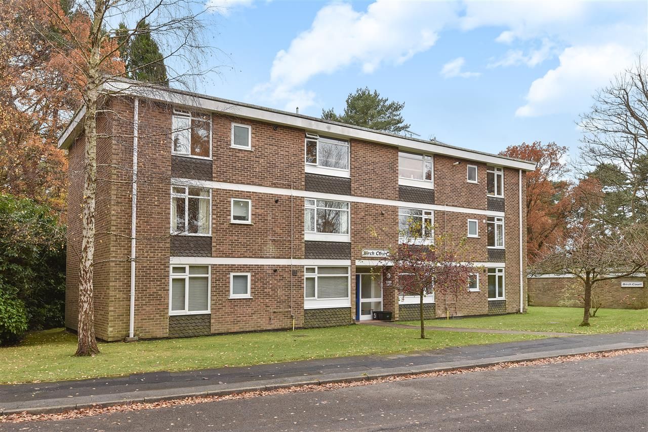 2 bed flat to rent in Birch Court, Birchside, Edgcumbe Park, Crowthorne RG45 Zoopla