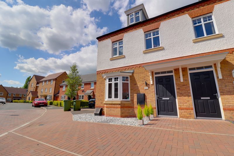 3 bed semidetached house for sale in Dewsbury Crescent, St Marys Gate