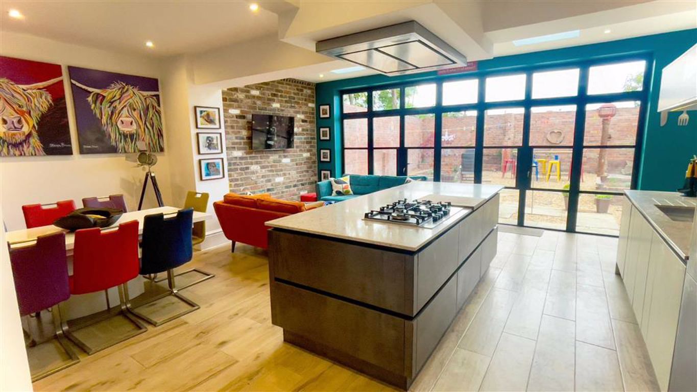 5 bed detached house for sale in Abercrombie Street, Chesterfield S41