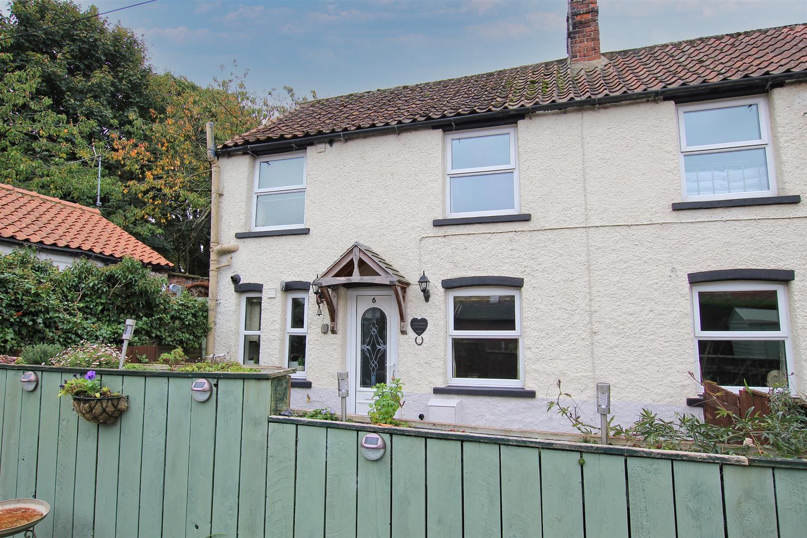 2 bed terraced house for sale in Middle Lane HU11 Zoopla