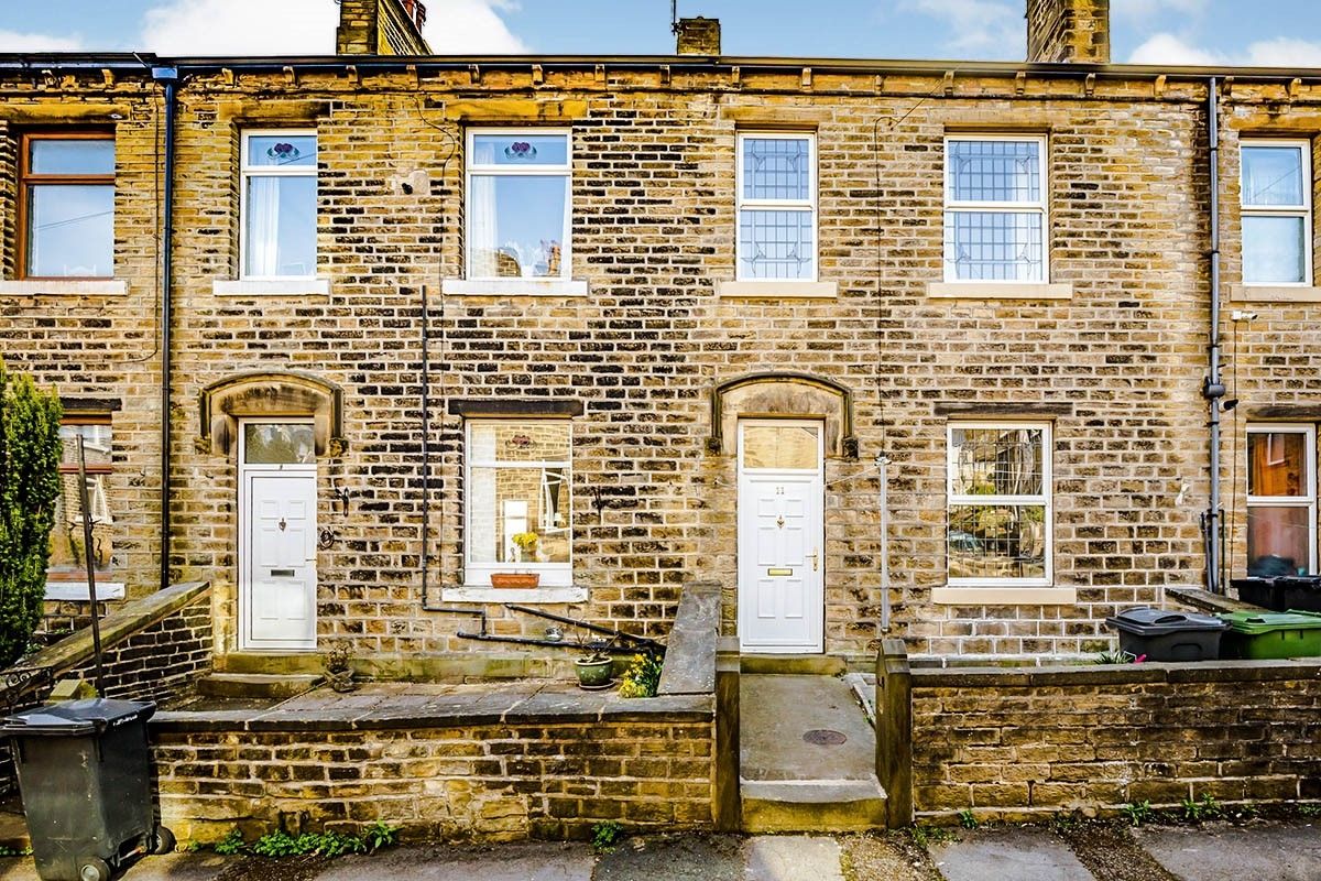 3 bed terraced house to rent in Rock Street, Longwood, Huddersfield HD3