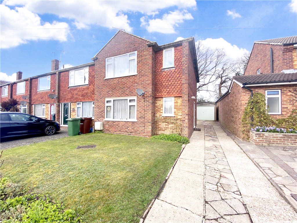 3 bed end terrace house for sale in Beta Road, Farnborough, Hampshire