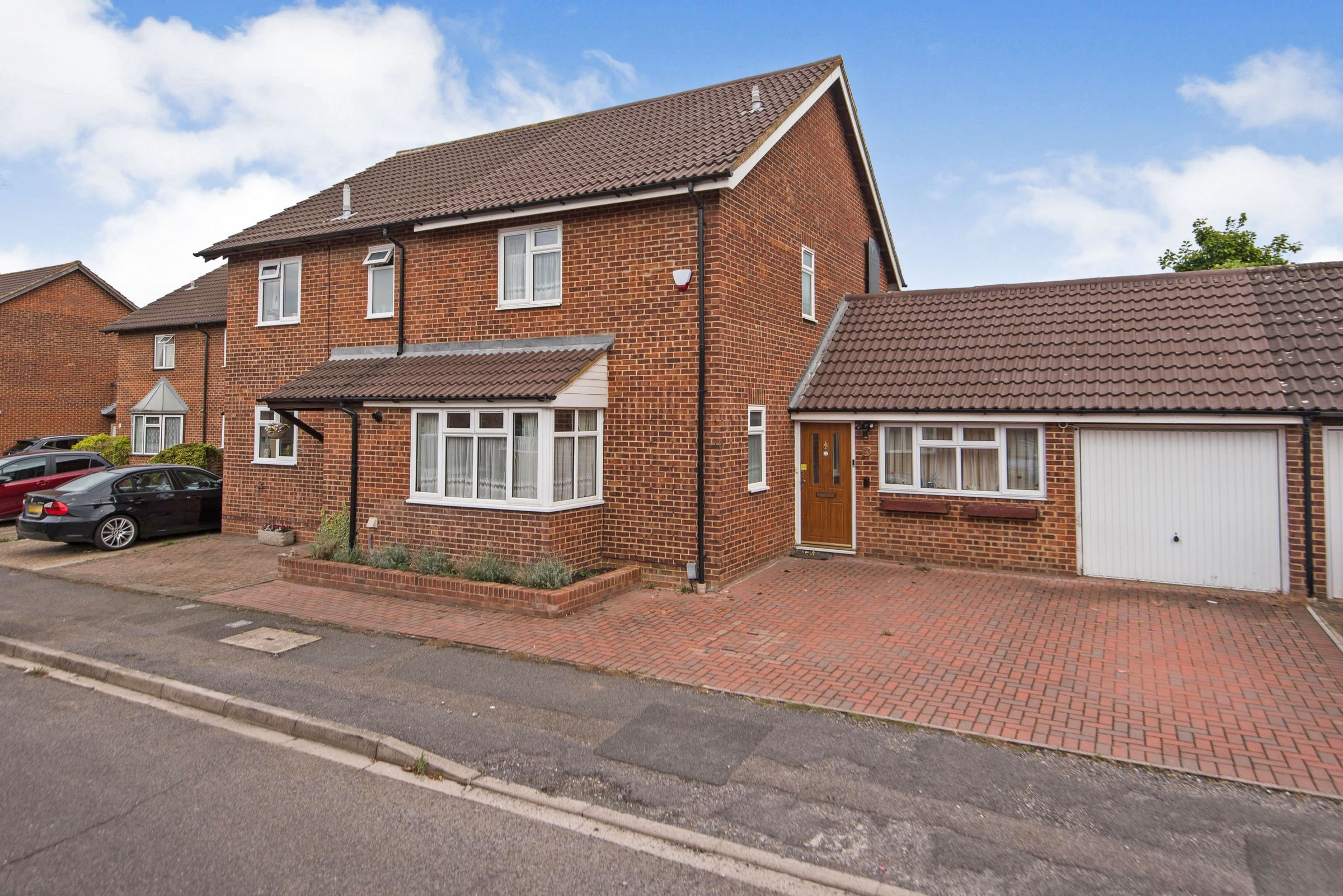 3 bed detached house for sale in Cardinal Close, Worcester Park KT4