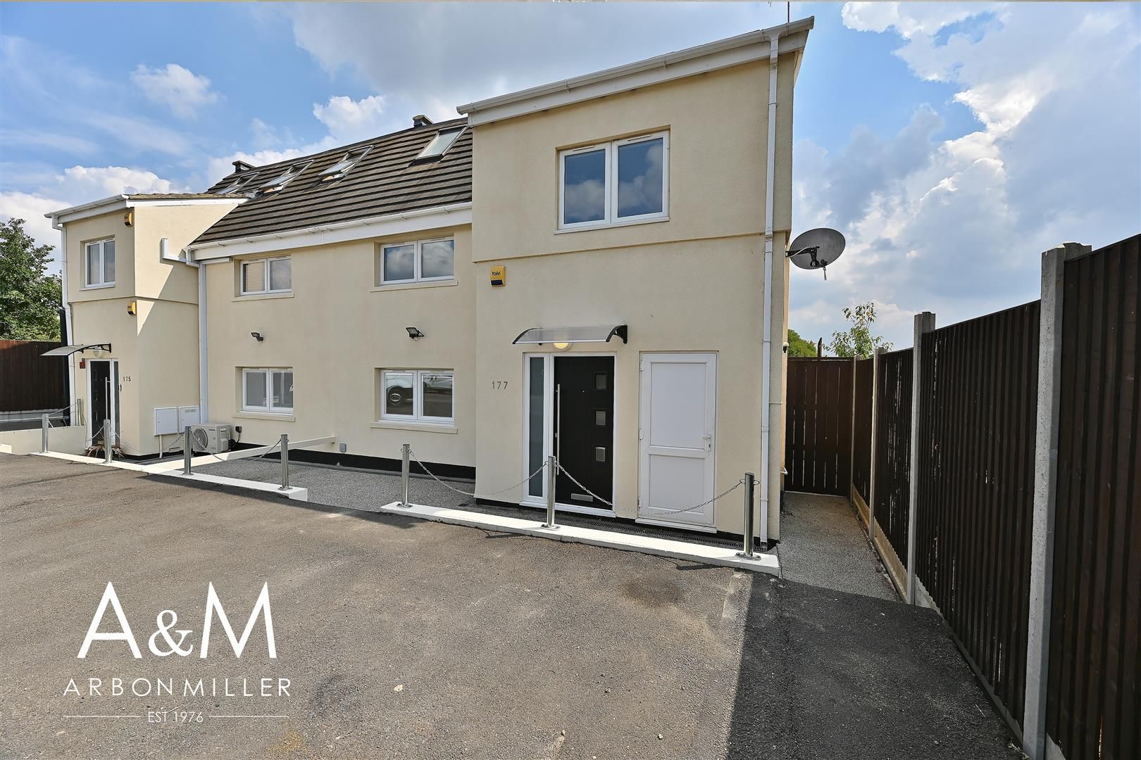 5 bed semidetached house for sale in The Rodings, Snakes Lane