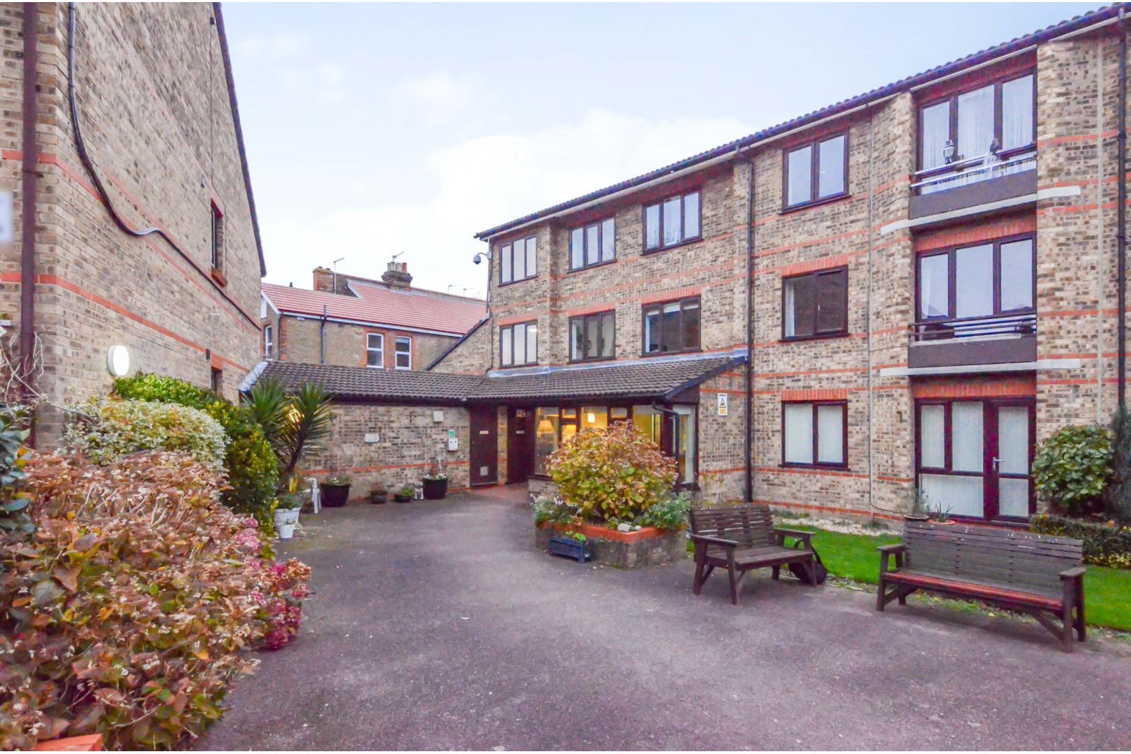 1 bed flat for sale in Gordon Hill, Enfield EN2 Zoopla