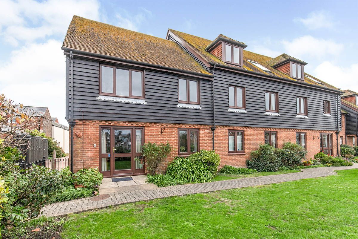 2 bed flat for sale in Strand Court, Strand Quay, Rye, East Sussex TN31