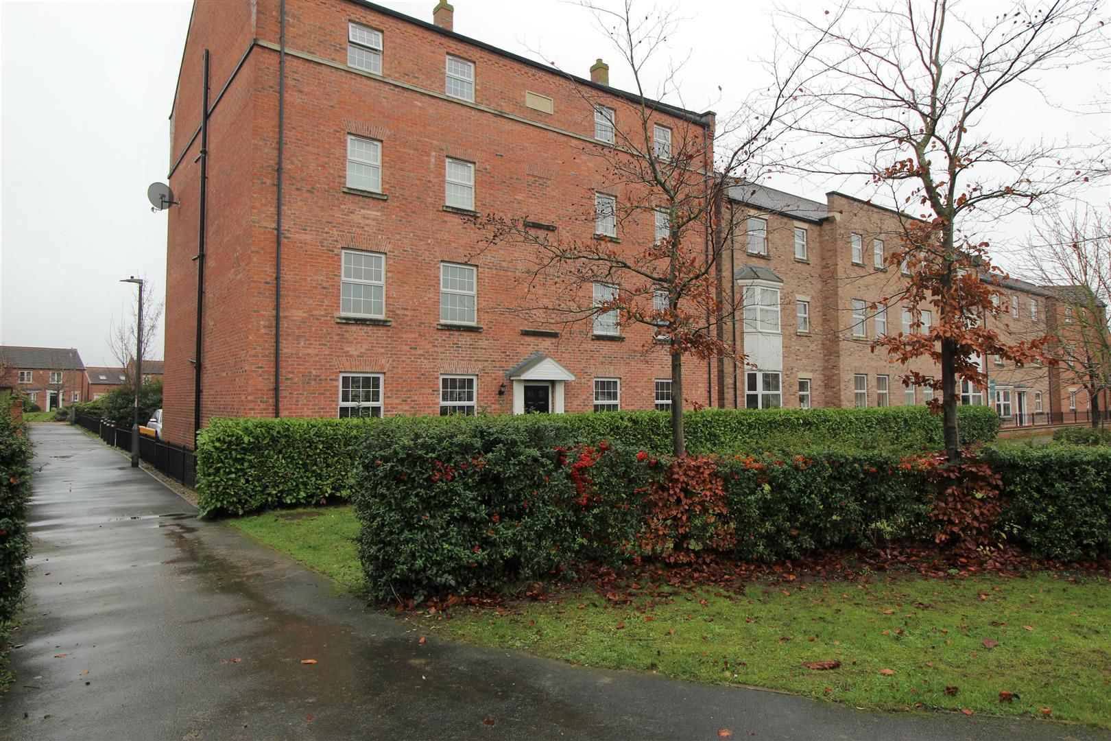 2 bed flat to rent in The Dialstone, Thirsk YO7 Zoopla