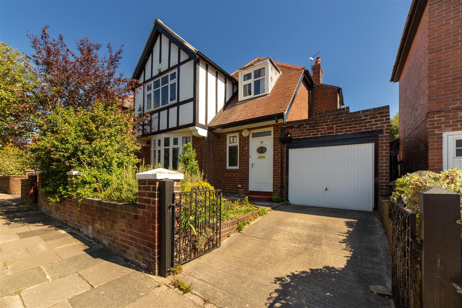 4 bed semidetached house to rent in Wingrove Road North, Fenham