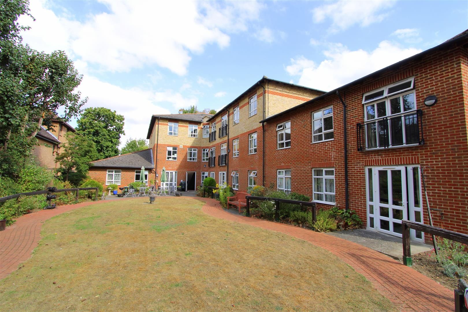 2 bed flat for sale in Beddington Gardens, Wallington SM6 Zoopla