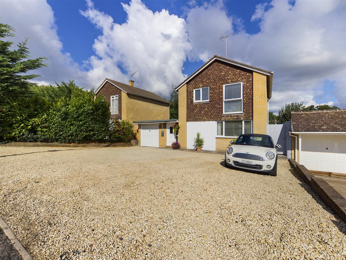 3 bed detached house for sale in Norcot Road, Tilehurst, Reading RG30
