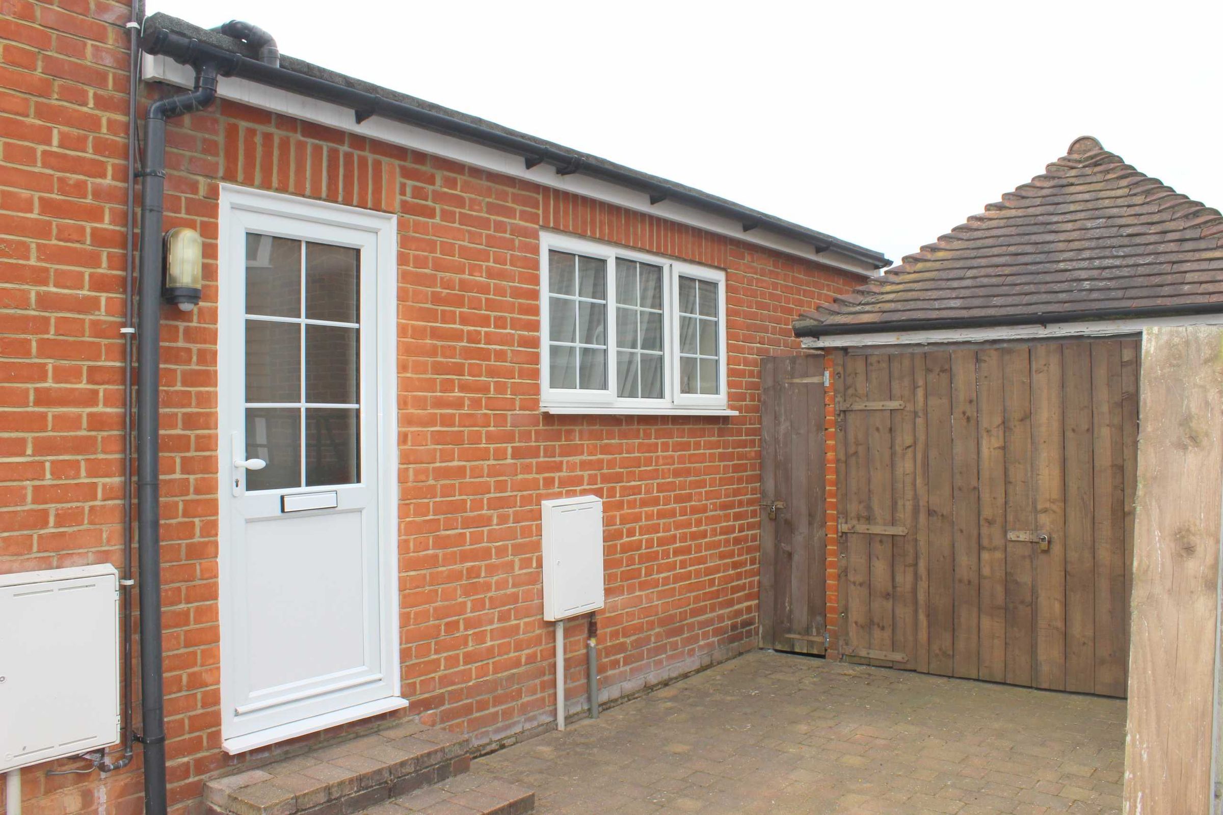 3 bed flat to rent in East Hill, Maybury, Woking GU22 Zoopla