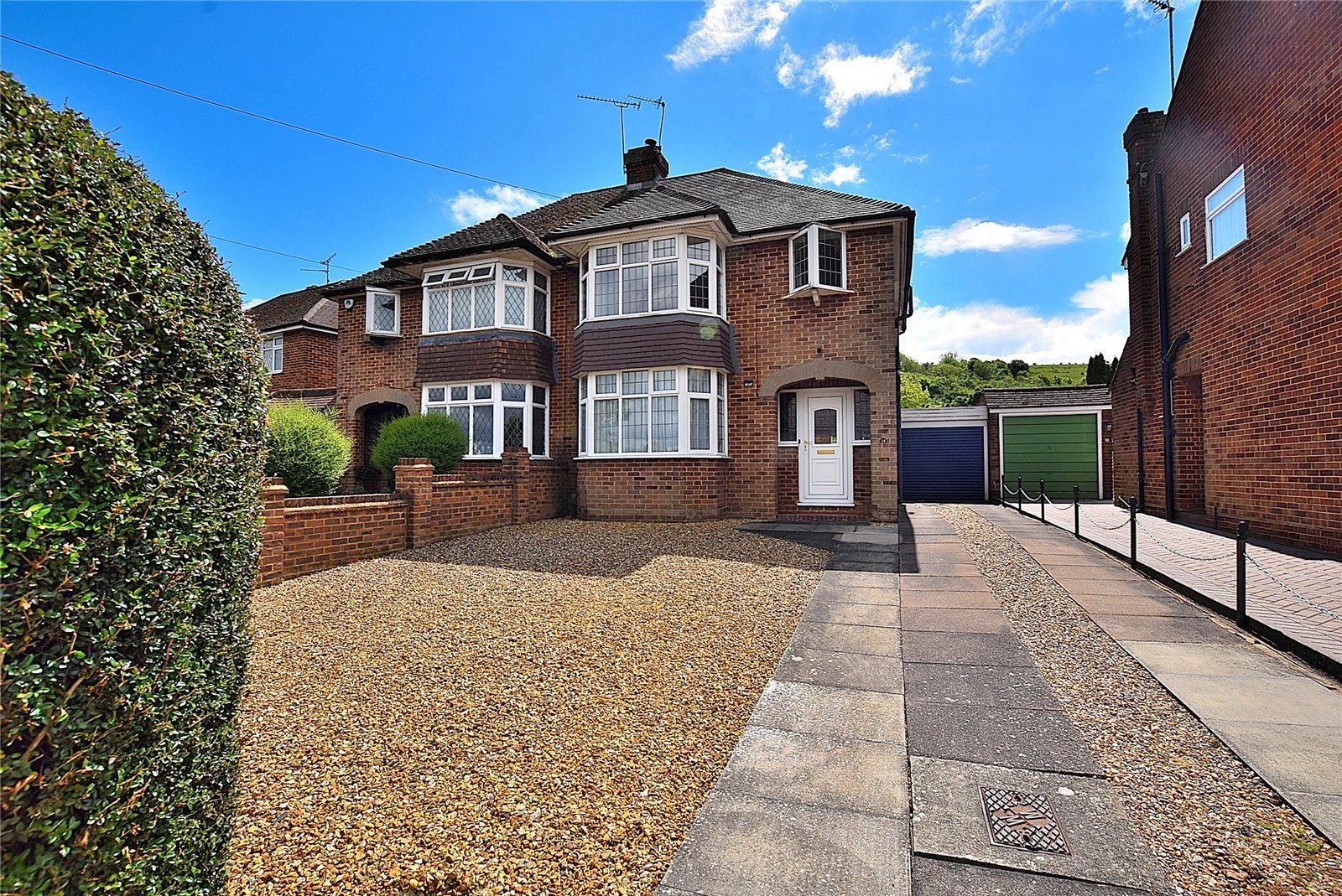 3 bed semidetached house for sale in Jeans Way, Dunstable, Beds LU5