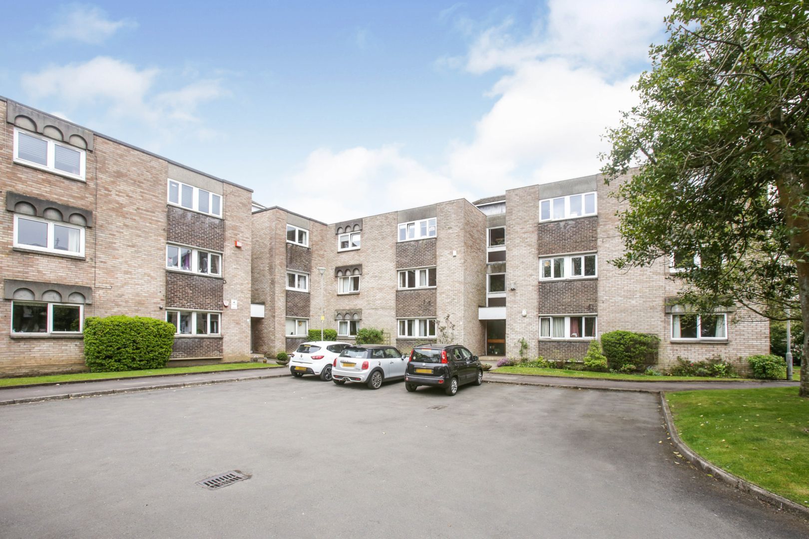 9 Knowehead Gardens, Pollokshields, Glasgow G41  