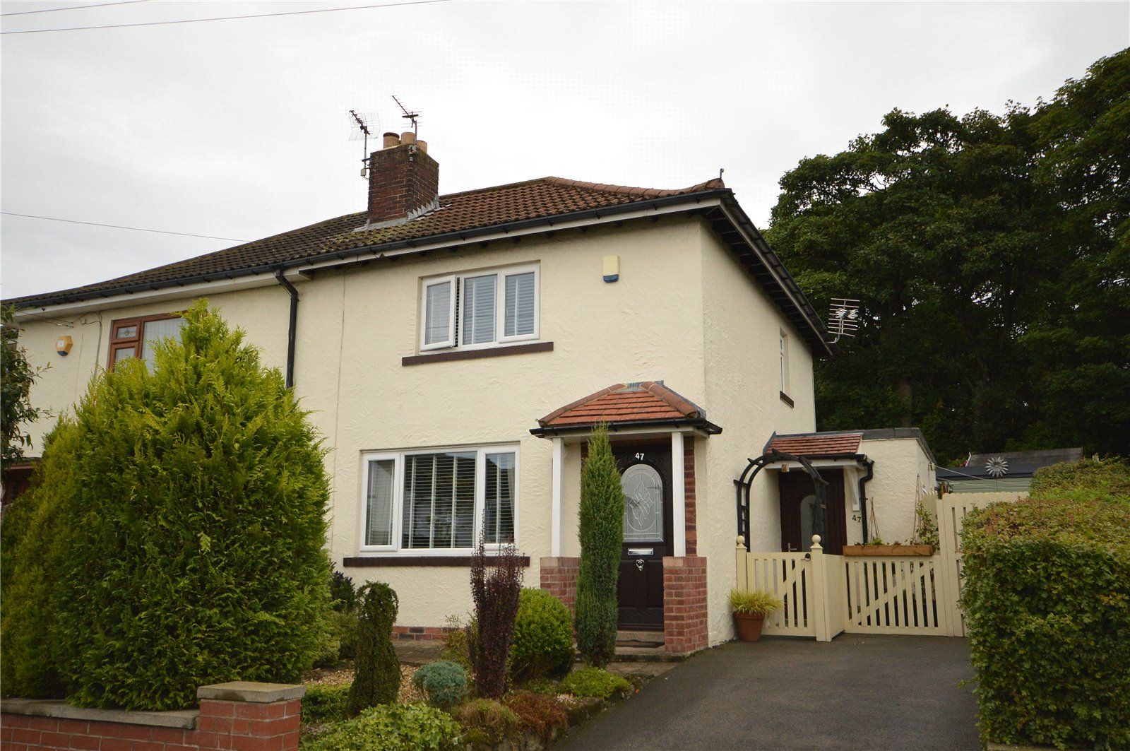 2 bed semidetached house for sale in Hawthorn Drive, Yeadon, Leeds