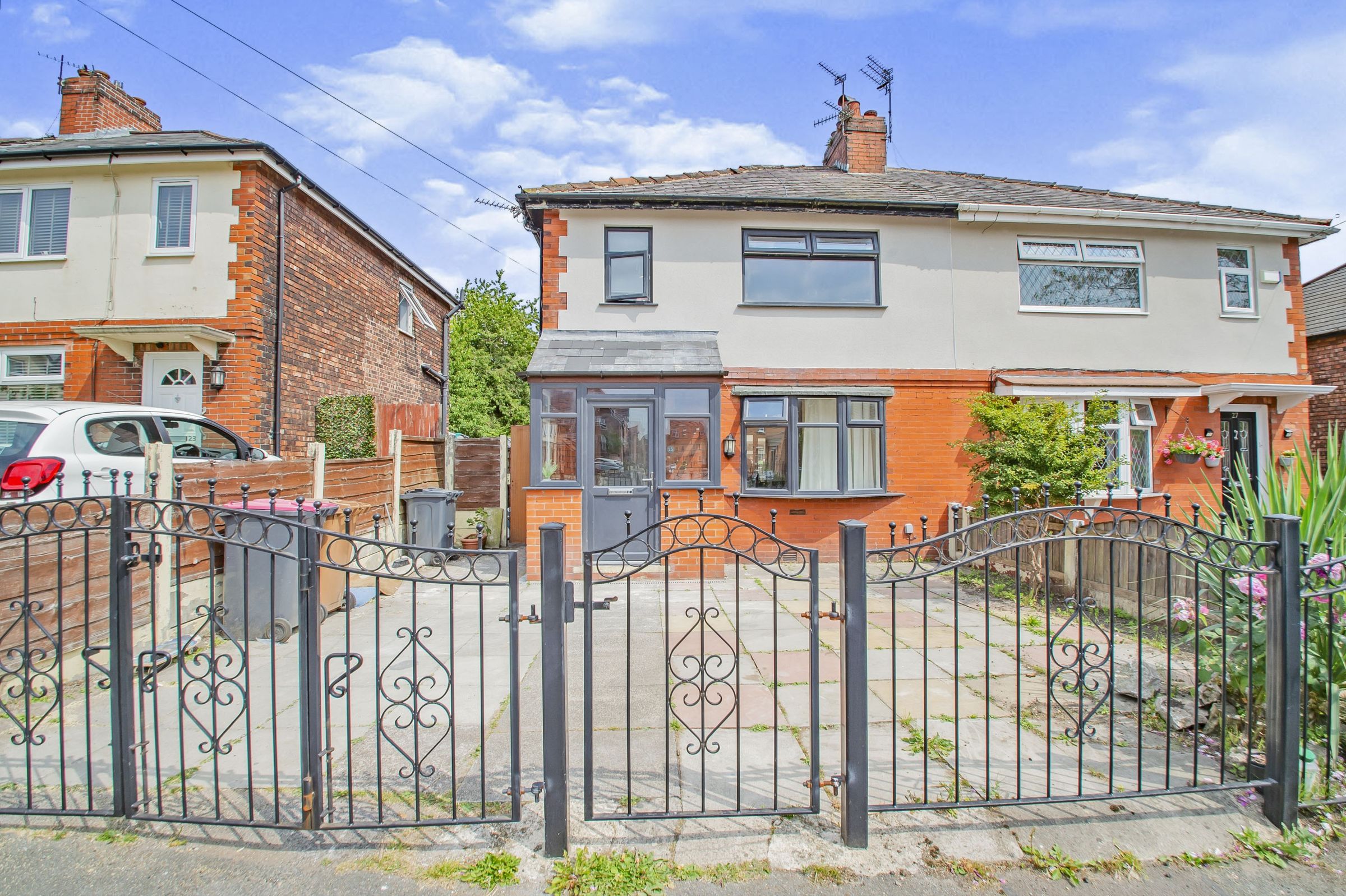 4 bed semidetached house for sale in Laburnum Road, Worsley