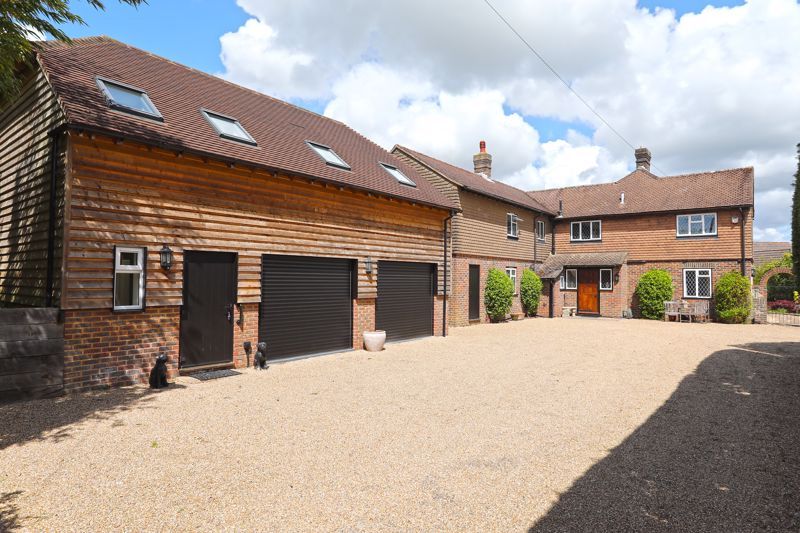 5 bed detached house for sale in The Drive, Maresfield, East Sussex