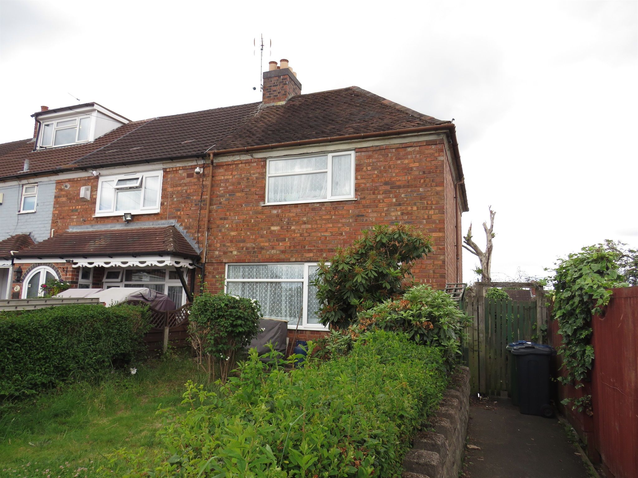 3 bed end terrace house for sale in Carisbrooke Road, Wednesbury WS10