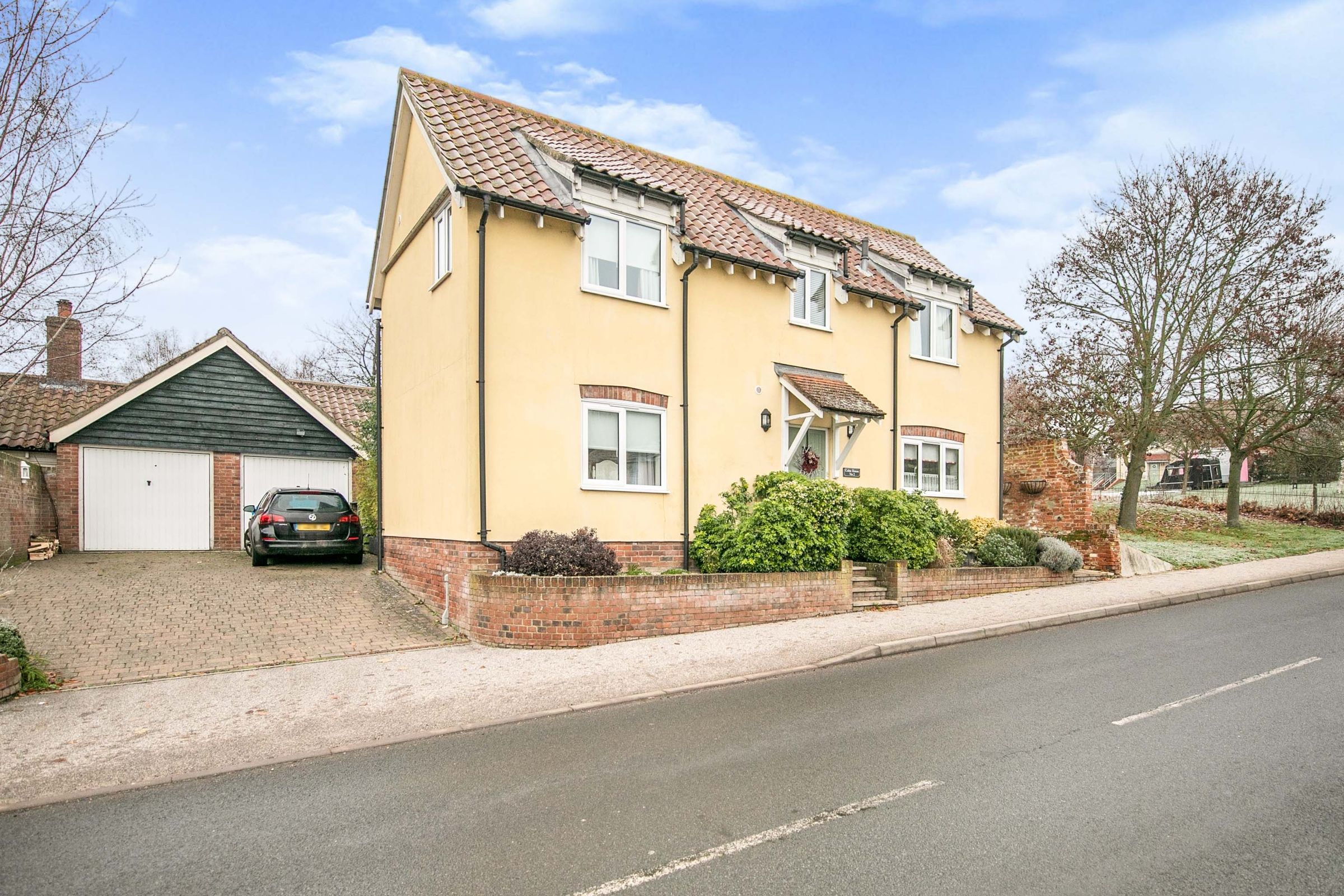 3 bed detached house for sale in Ipswich Road, Bildeston, Ipswich