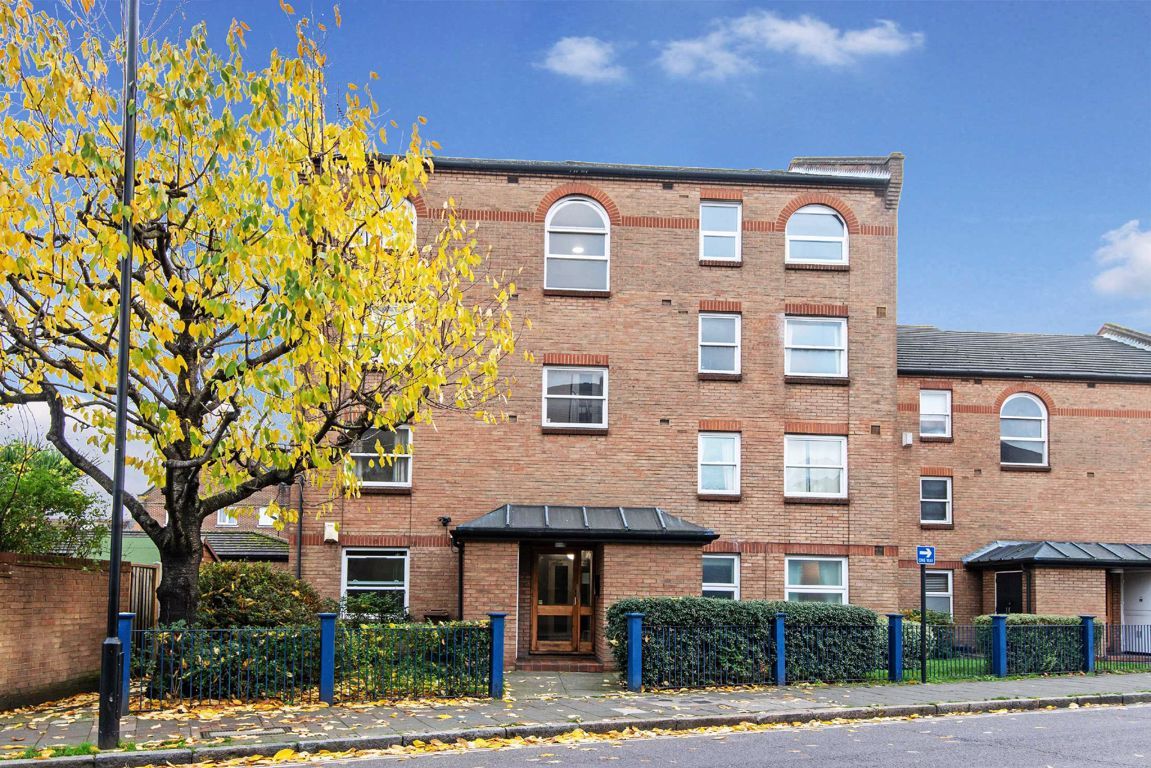 2 bed flat to rent in Victoria Park Road, London E9 Zoopla