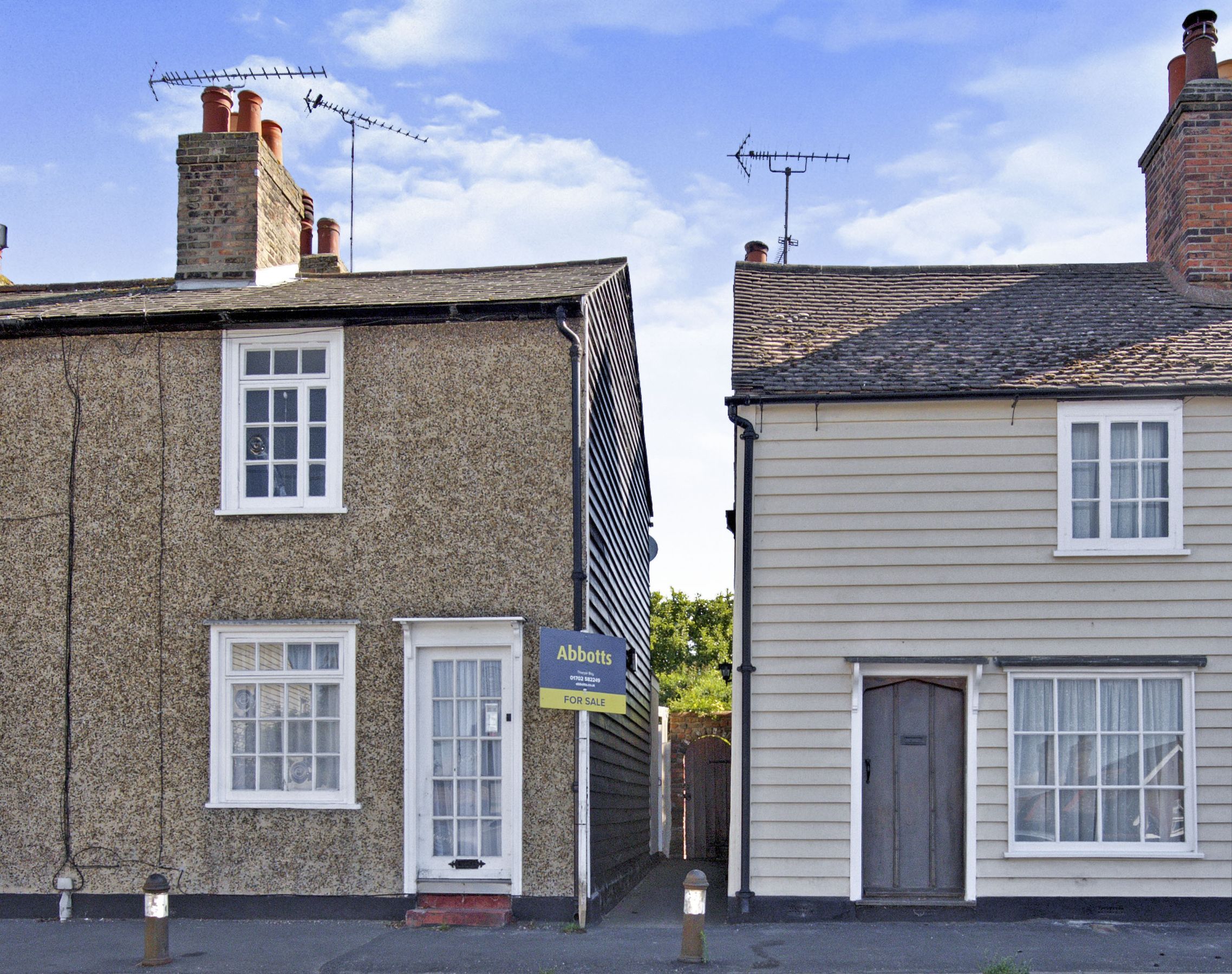 2 bed semidetached house for sale in High Street, Great Wakering