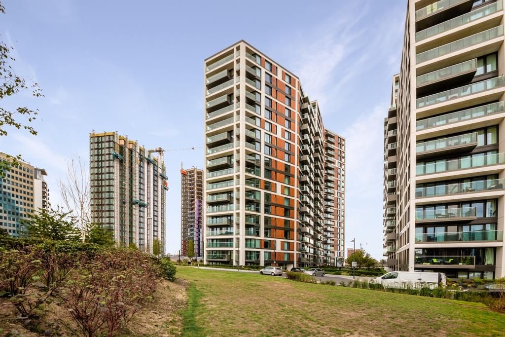 1 bed flat to rent in Judde House, Duke Of Wellington Avenue, Woolwich