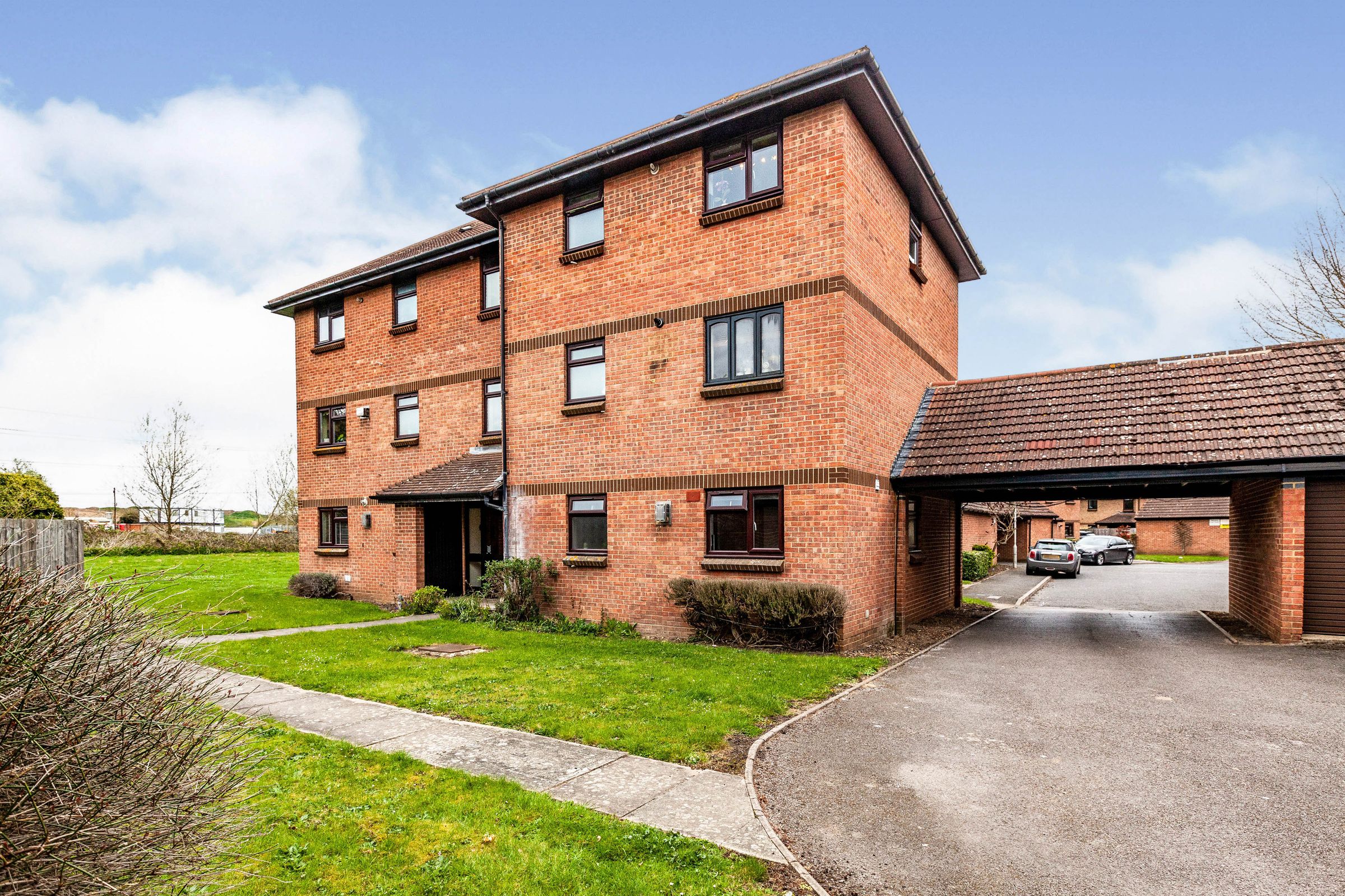 1 bed flat for sale in Vicarage Way, Colnbrook, Slough SL3 Zoopla