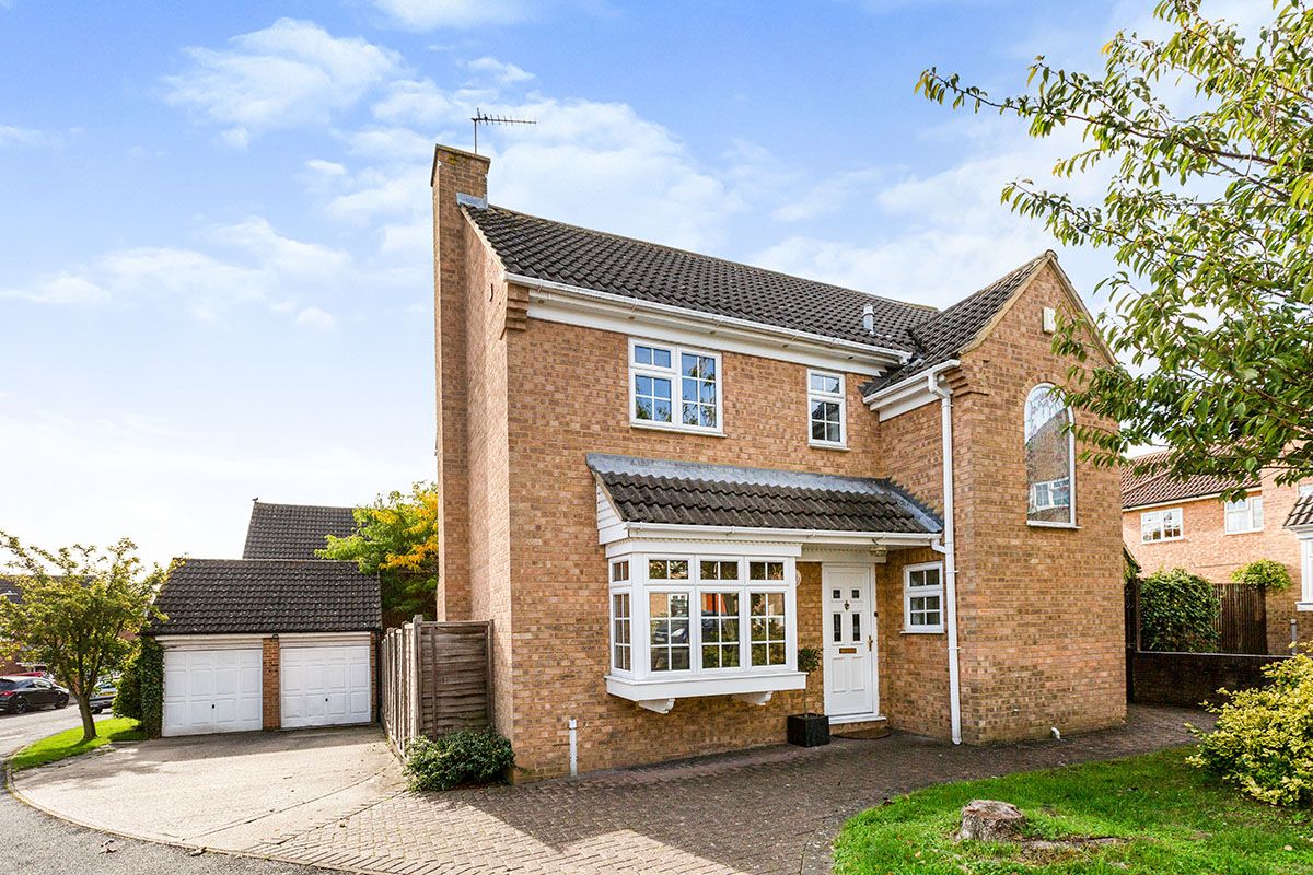4 bed detached house for sale in Dawson Drive, Hextable, Swanley, Kent
