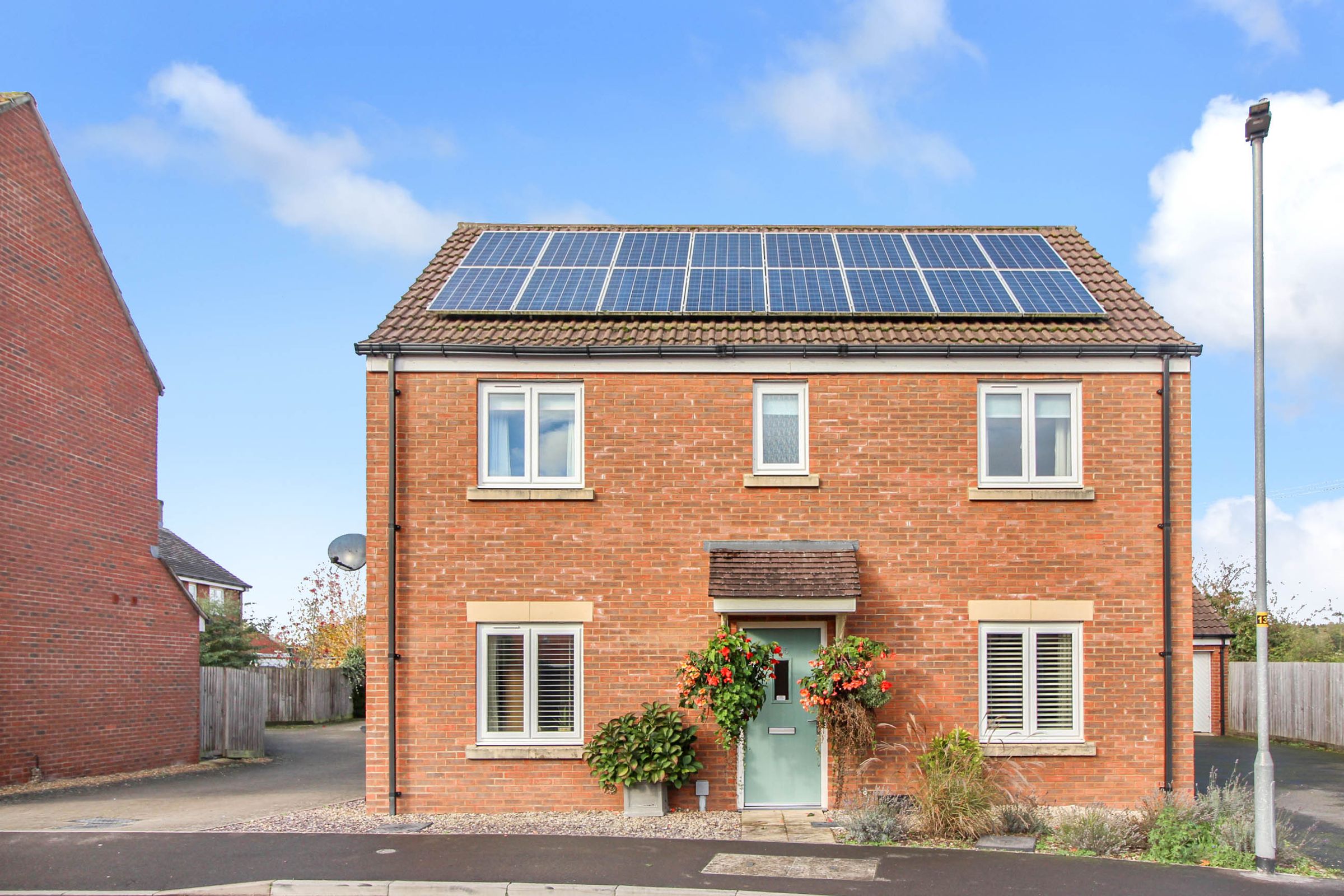 4 bed detached house for sale in Swaledale Road, Warminster BA12 Zoopla