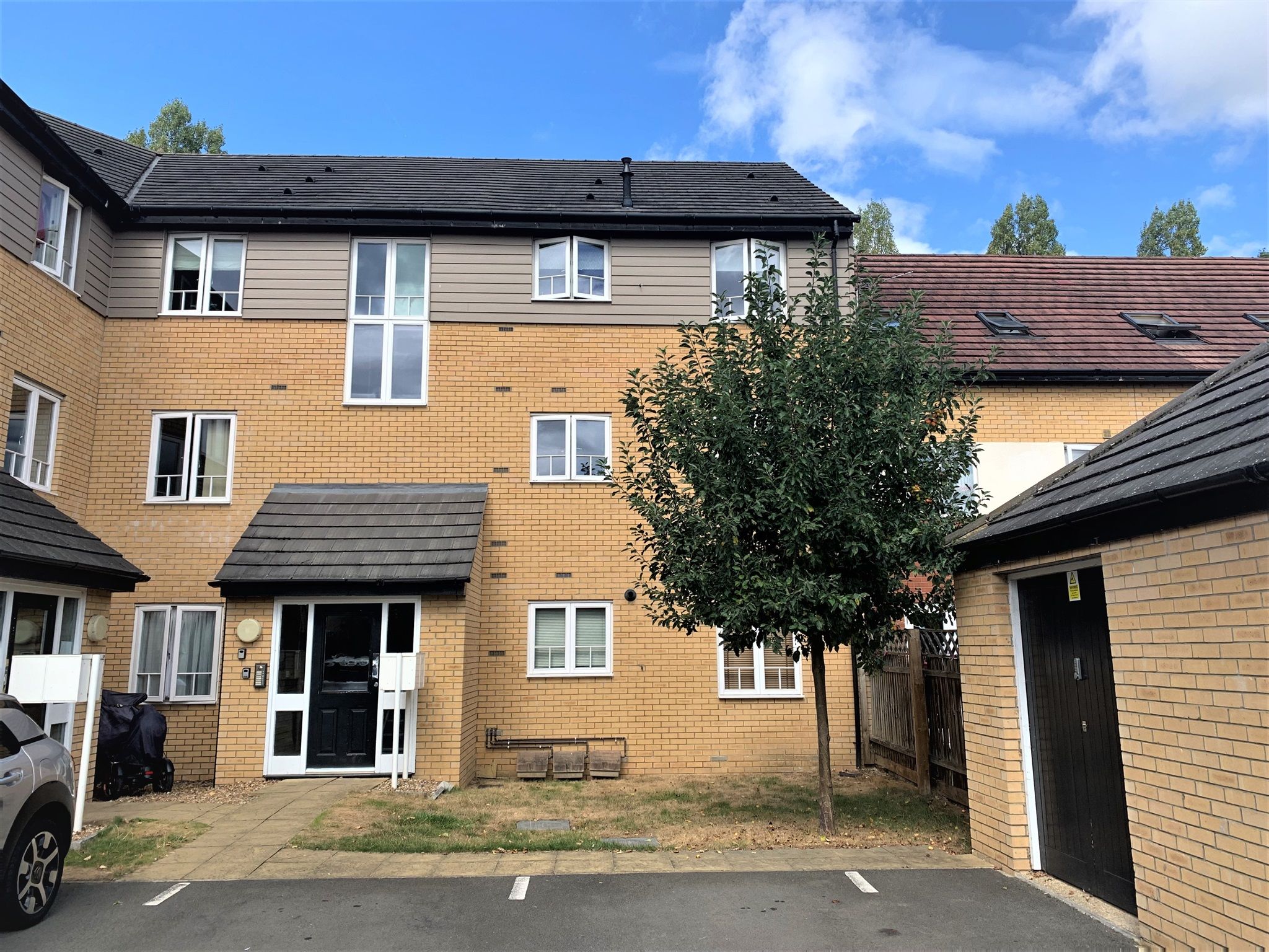 2 bed flat for sale in Gyosei Gardens, Willen Park, Milton Keynes MK15