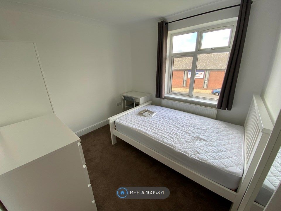 3 bed semidetached house to rent in Greenstead Road, Colchester CO1