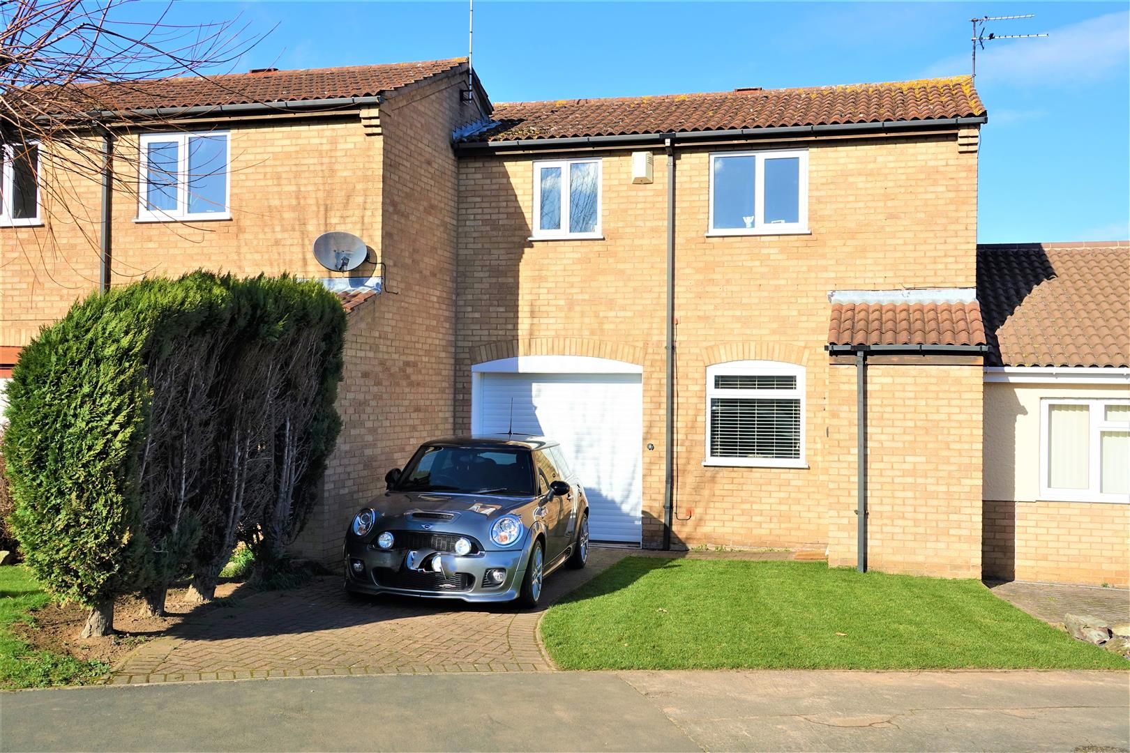 2 bed town house for sale in Wicklow Close, Shepshed, Loughborough LE12