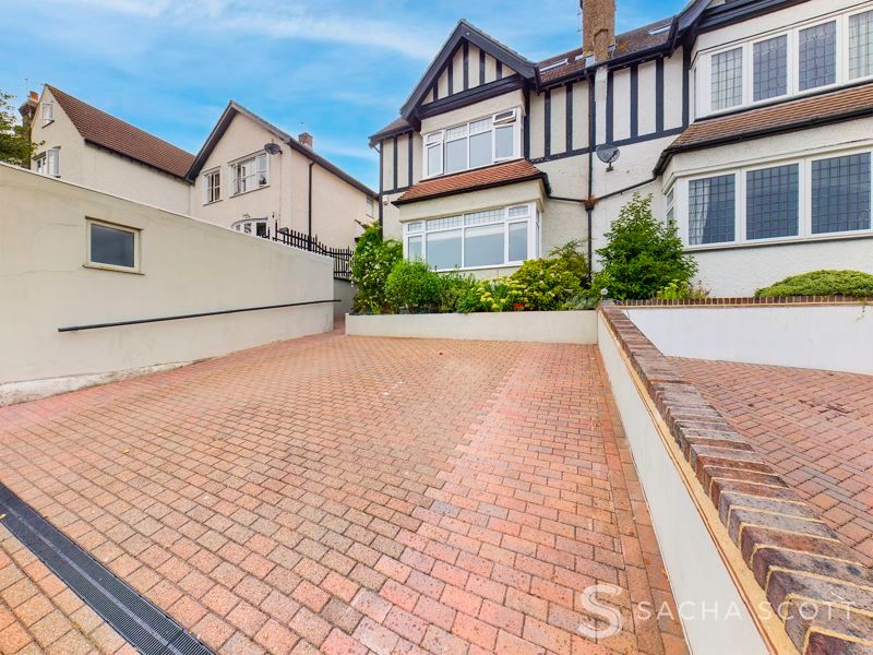 4 bed semidetached house to rent in The Avenue, Coulsdon CR5 Zoopla