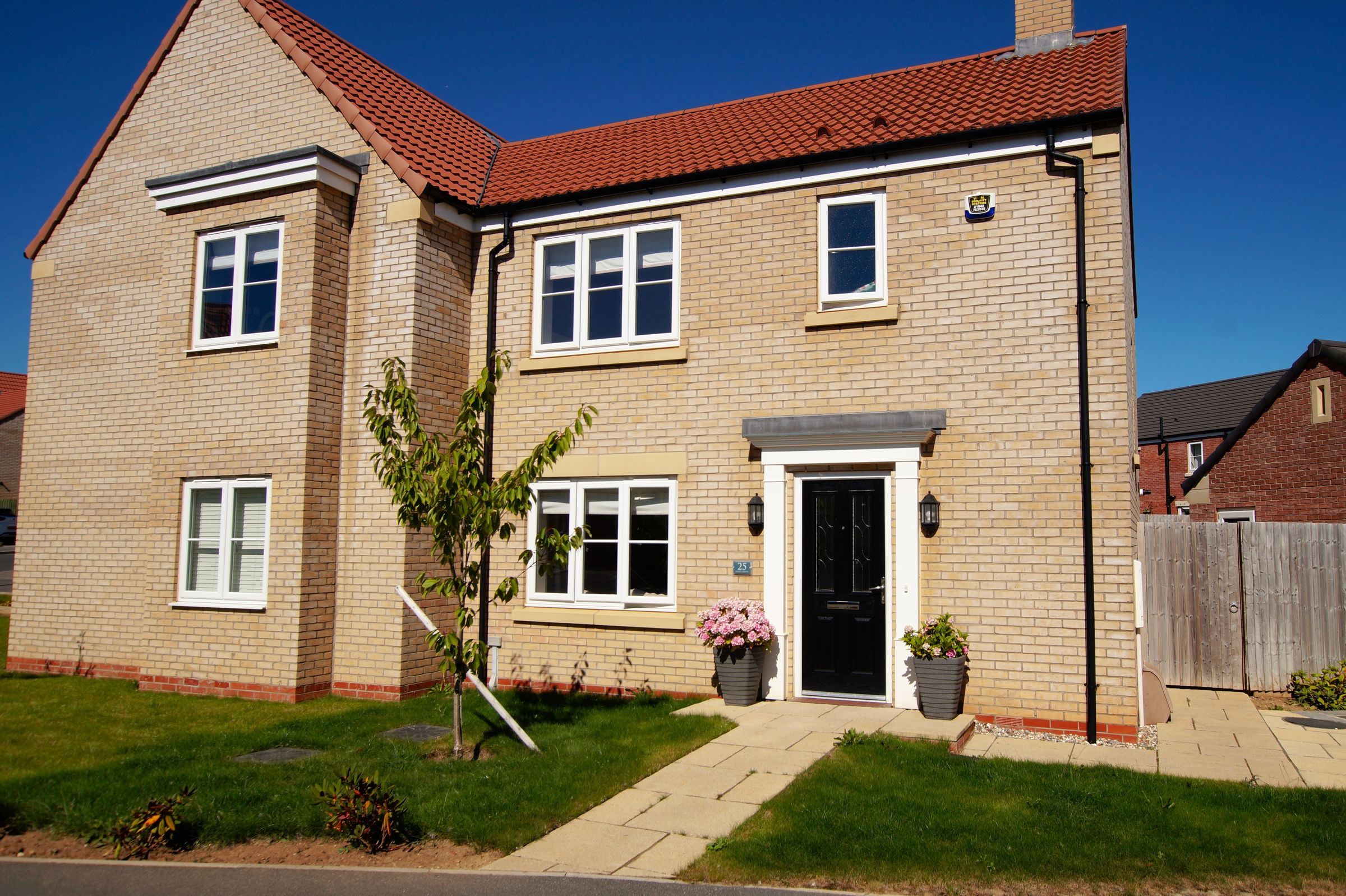3 bed semidetached house for sale in Ouzel Grove, Eastfield