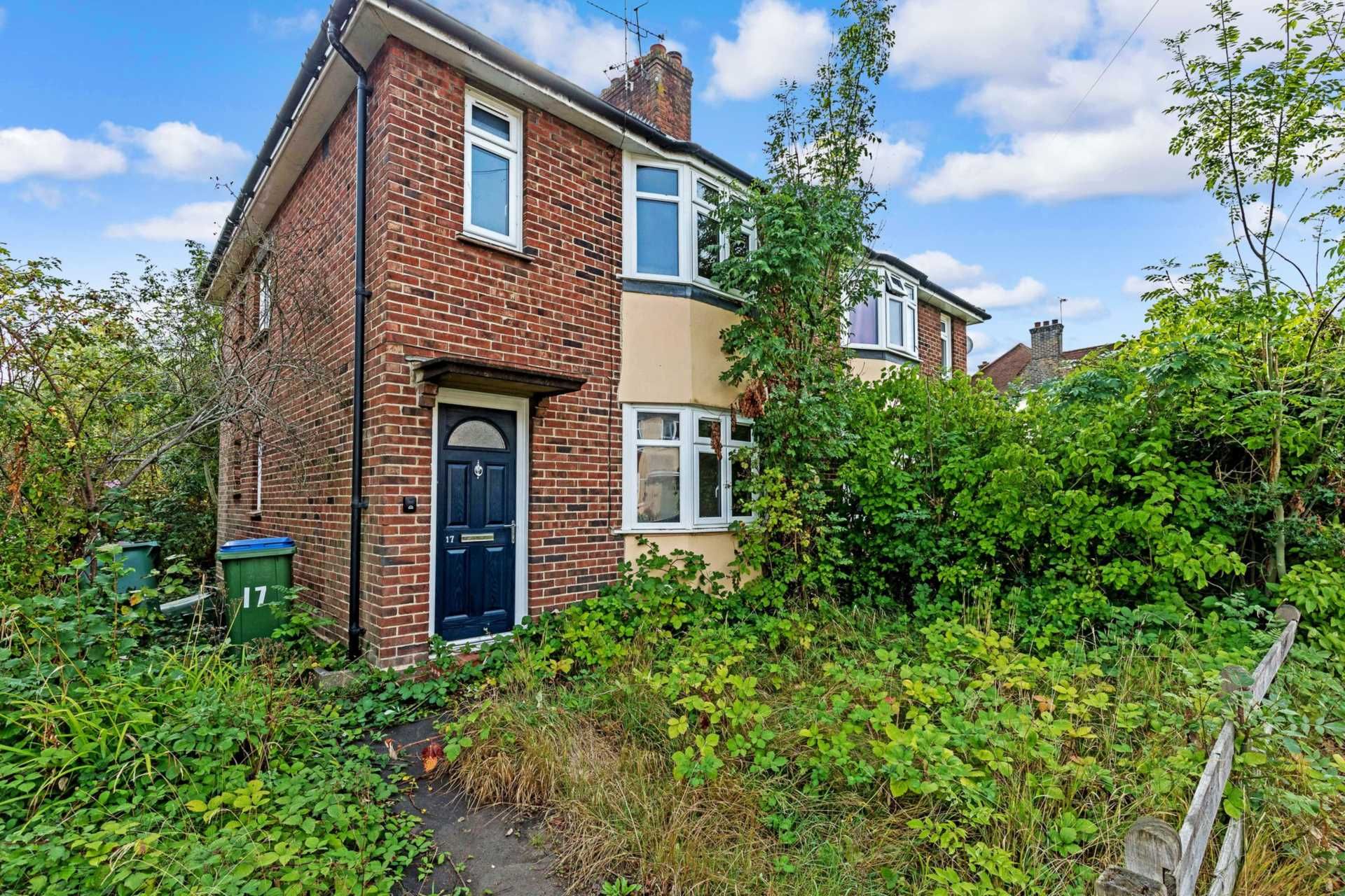 3 bed semidetached house for sale in Millthorpe Road, Horsham RH12