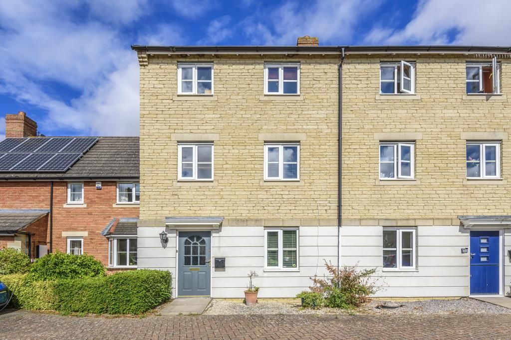 3 bed town house for sale in New Langford, Bicester, Oxfordshire OX26