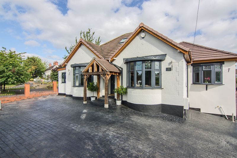 5 bed detached house for sale in Walsall Road, Churchbridge, Cannock